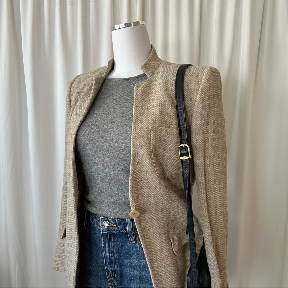 VTG 1990s Giorgio Armani Le Collezioni Collarless single-button closure Blazer. - Picture 8 of 13